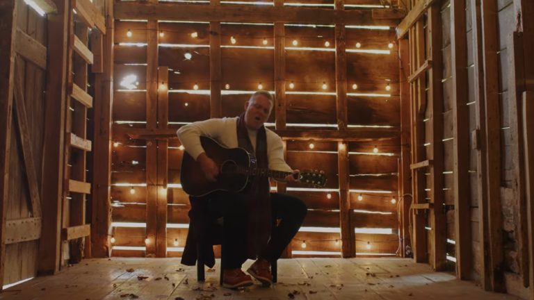 Matthew West – Come Home for Christmas (Music Video)