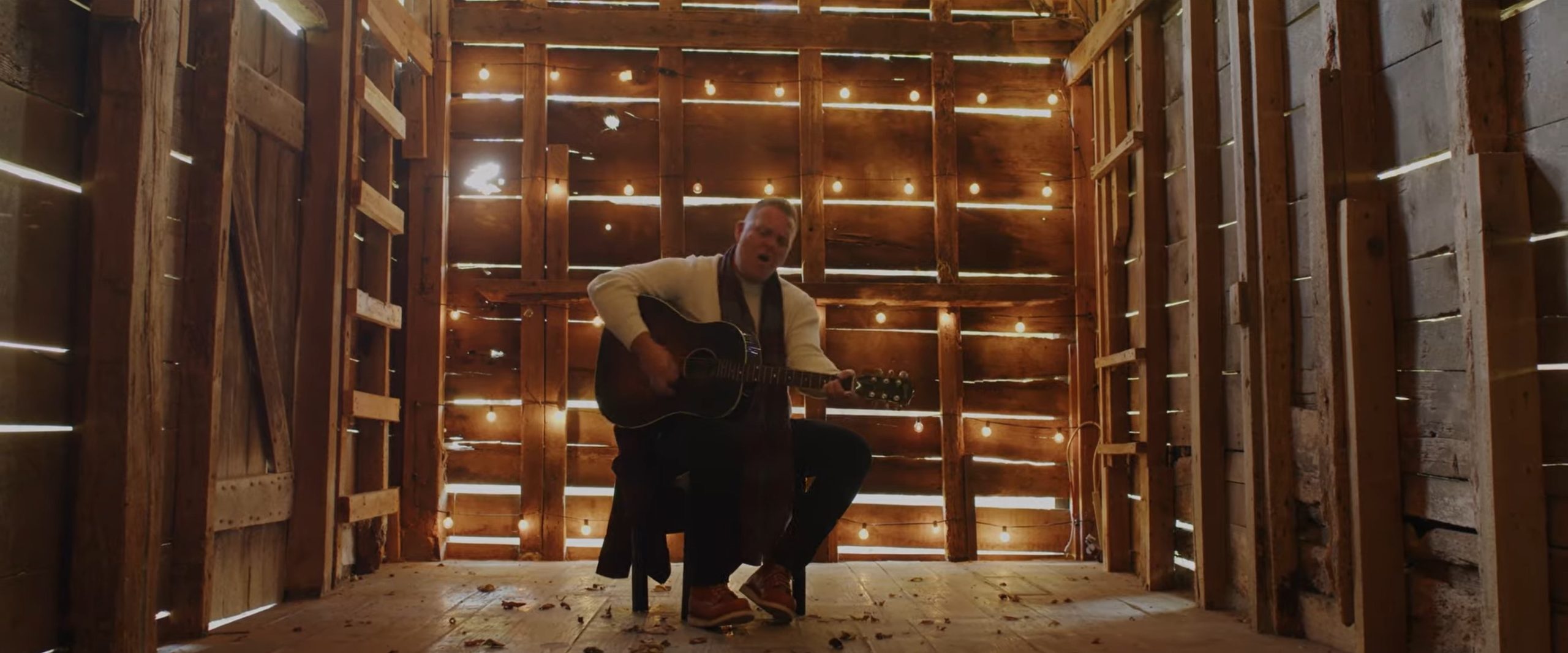 Matthew West Come Home for Christmas (Music Video)