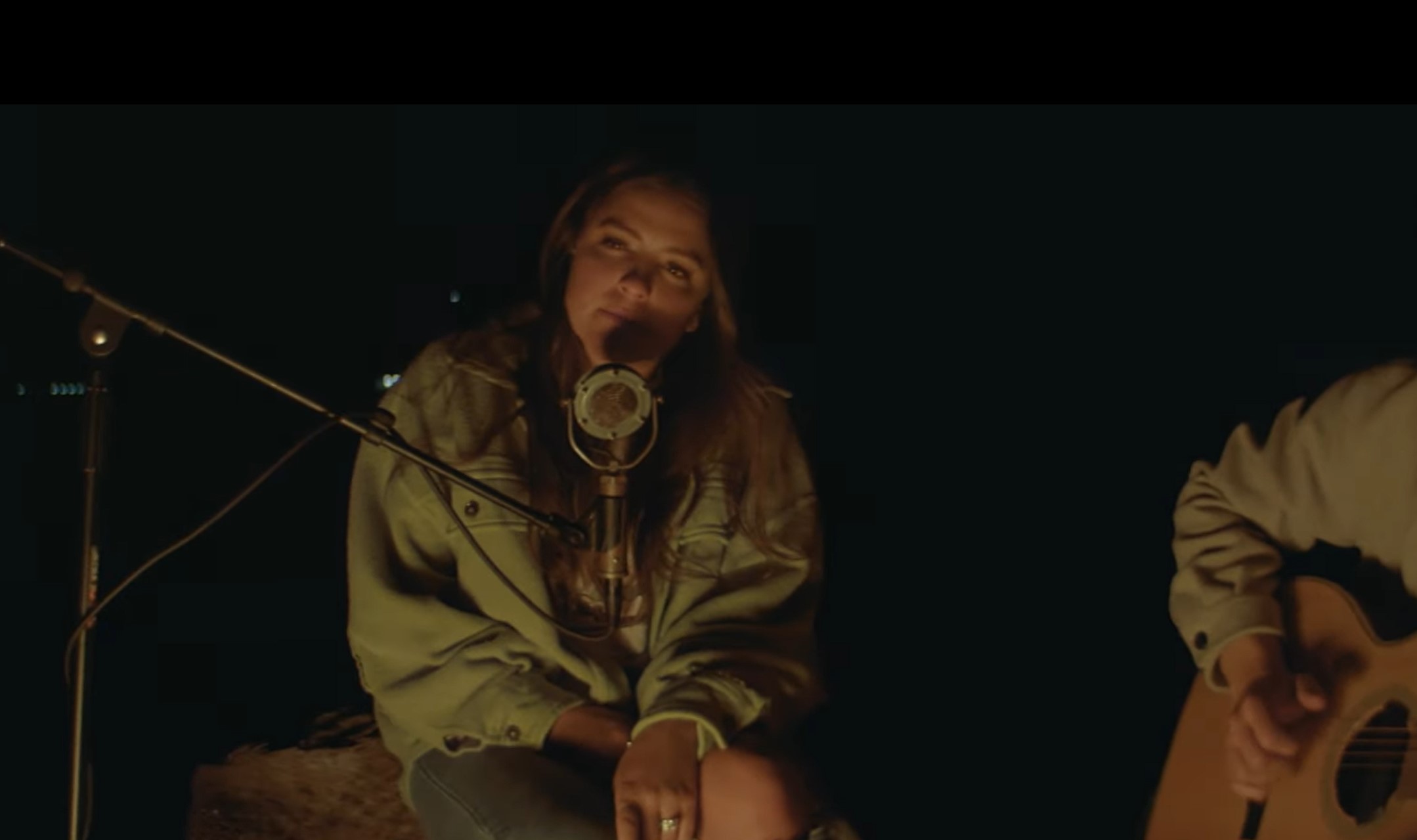 Leanna Crawford – Simple (Acoustic Video)