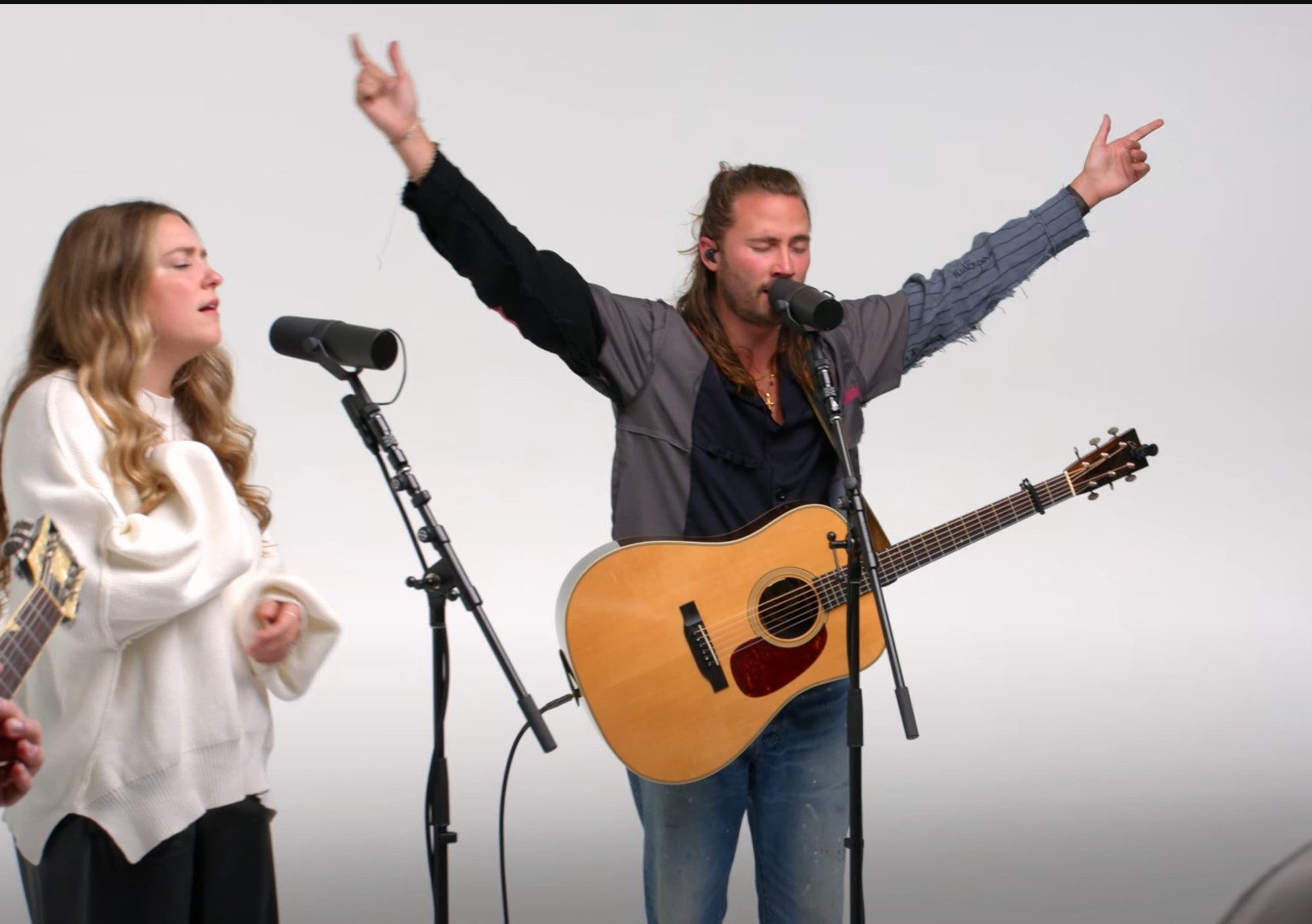 Seph Schlueter & Leanna Crawford – We Sing (Joy To The World)