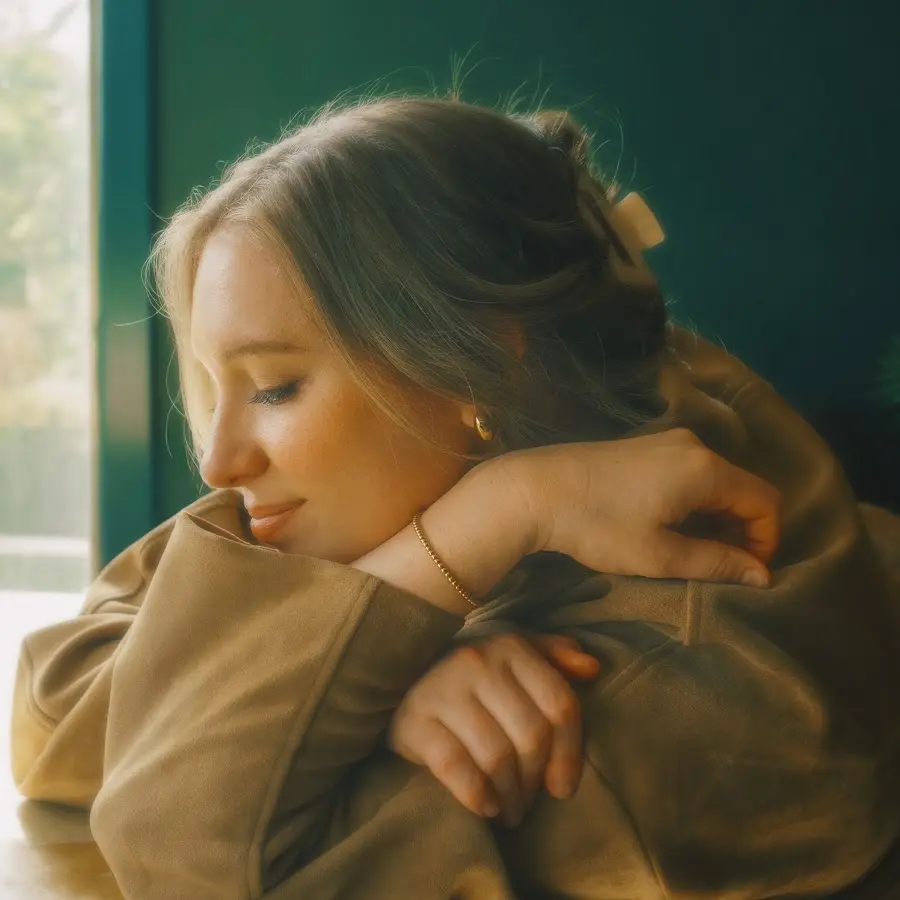 Olivia Lane – Loving Hands Of God (Official Lyric Video)